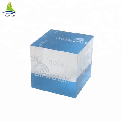 Clear Solid Acrylic Display วัสดุ Cube Block เป็นมิตรกับสิ่งแวดล้อมการพิมพ์สกรีนผ้าไหม