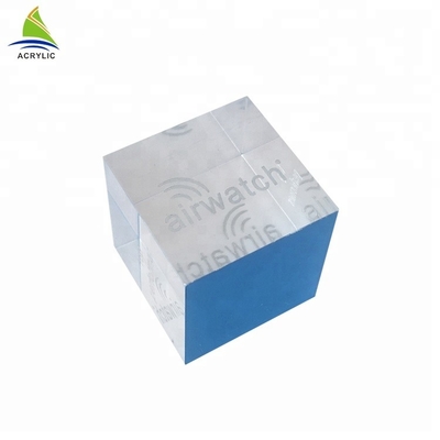 Clear Solid Acrylic Display วัสดุ Cube Block เป็นมิตรกับสิ่งแวดล้อมการพิมพ์สกรีนผ้าไหม